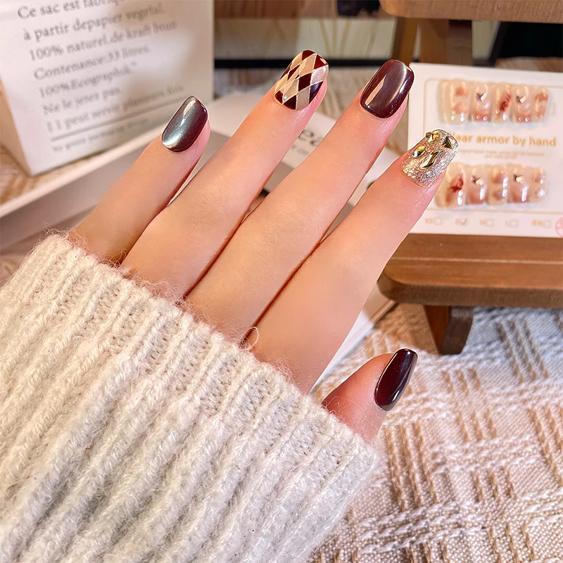 纯手工秋冬天穿戴甲红色猫眼显白高级感指甲贴片新年战甲盒装短款