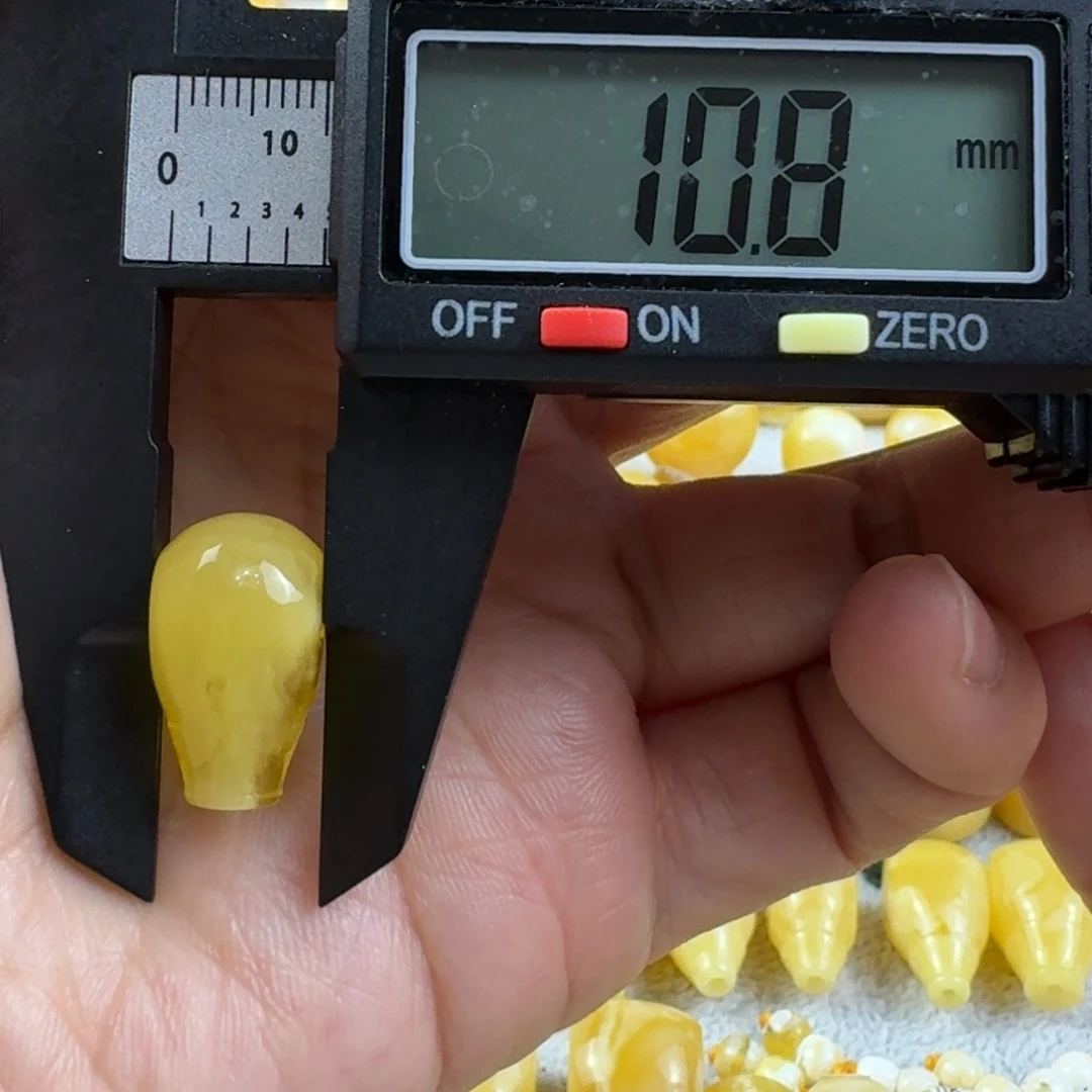 蜜蜡未镶嵌裸石18杂