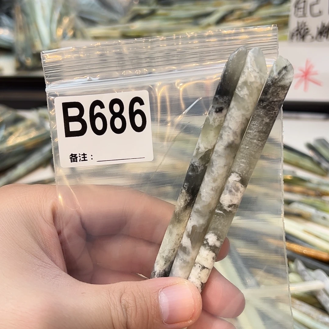 党***涵未镶嵌蛇纹石玉发饰