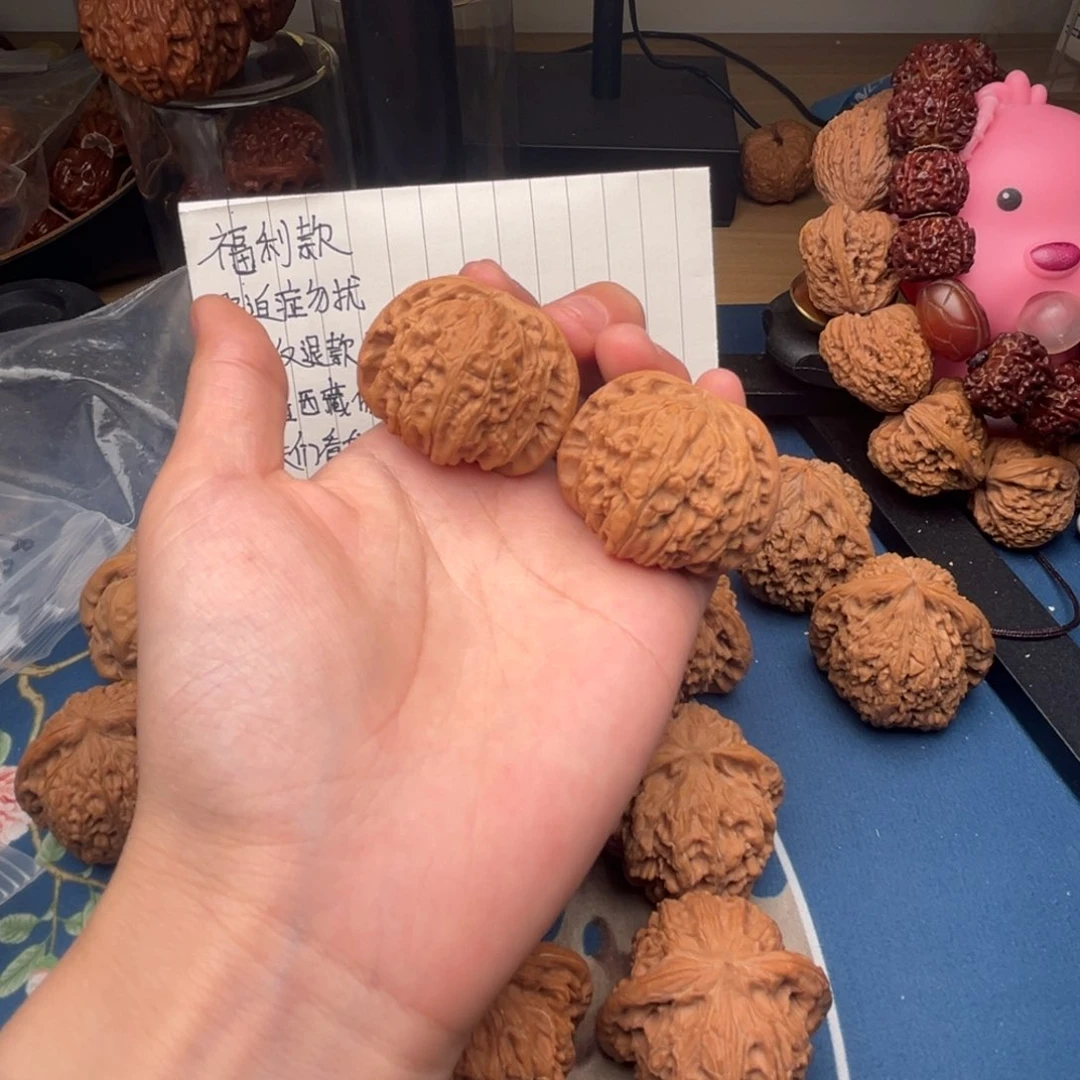 文玩核桃吊坠39白狮子