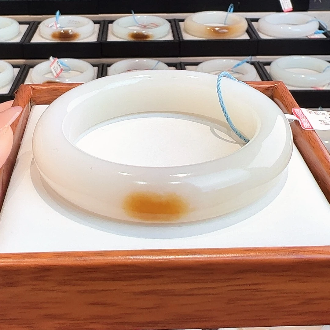 和田玉（糖玉）未镶嵌手镯