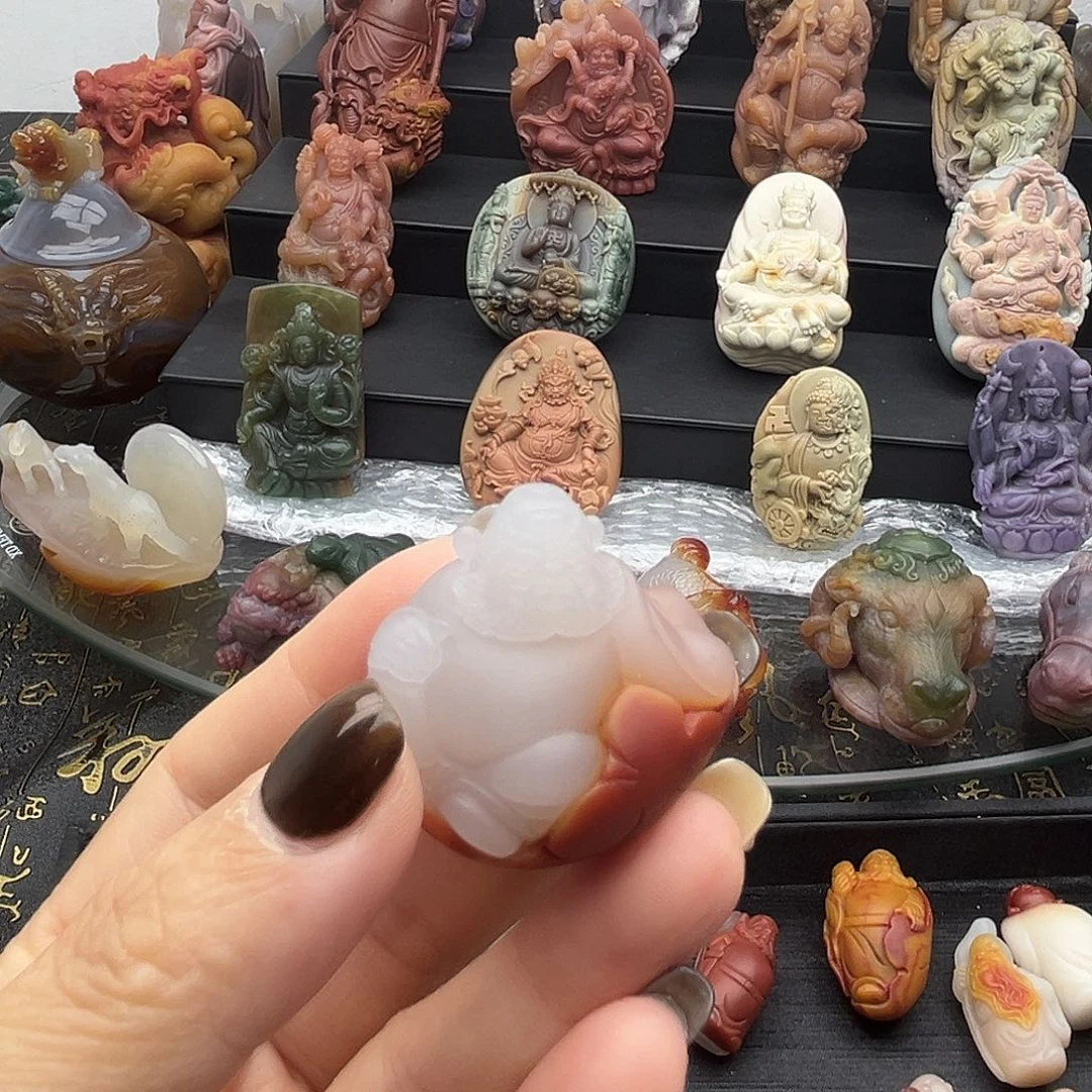 颈饰未镶嵌石英质玉
