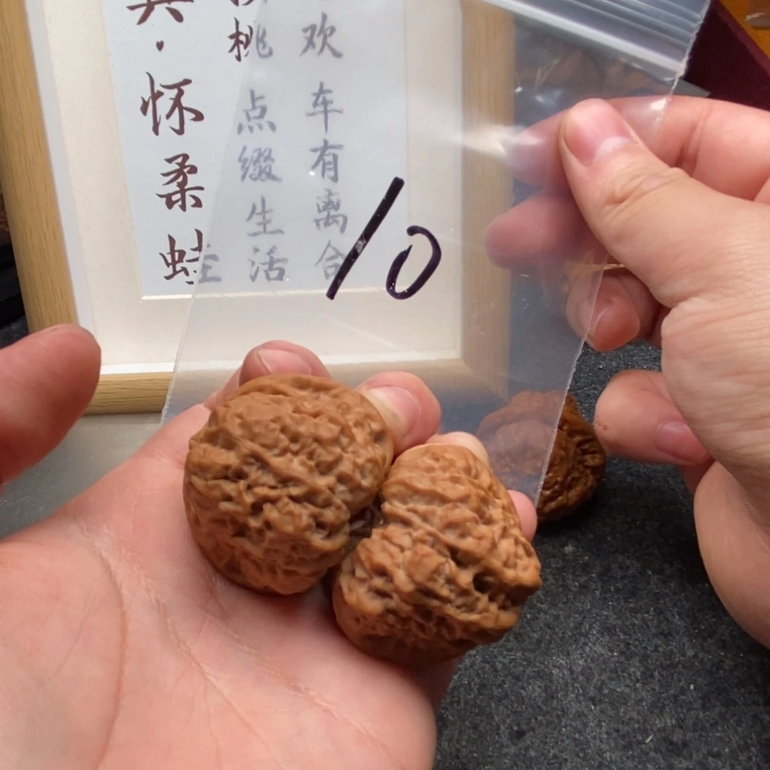文玩核桃吊坠蛤蟆头40尺轻微扫尖红皮