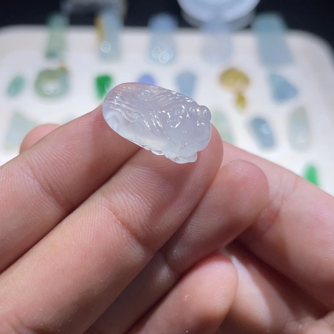 颈饰未镶嵌翡翠金蝉