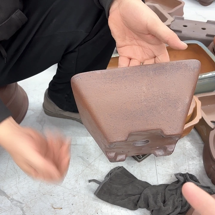 紫砂花盆紫砂的颜色很漂亮