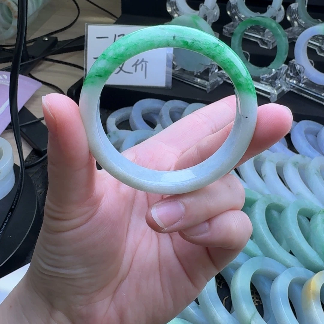 未镶嵌翡翠手镯定制翡翠