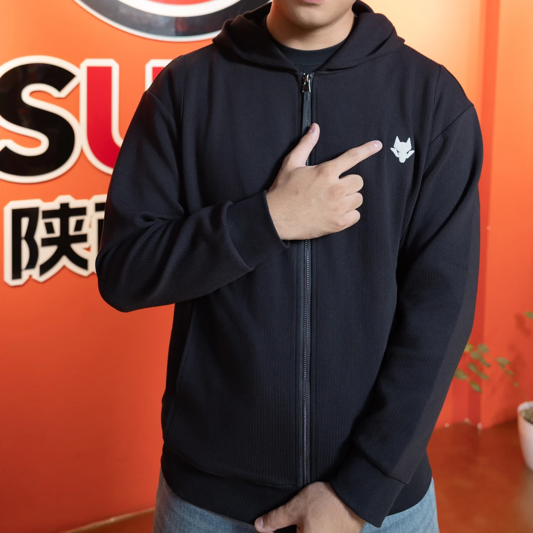 【自营】刺绣小狼标拉链卫衣
