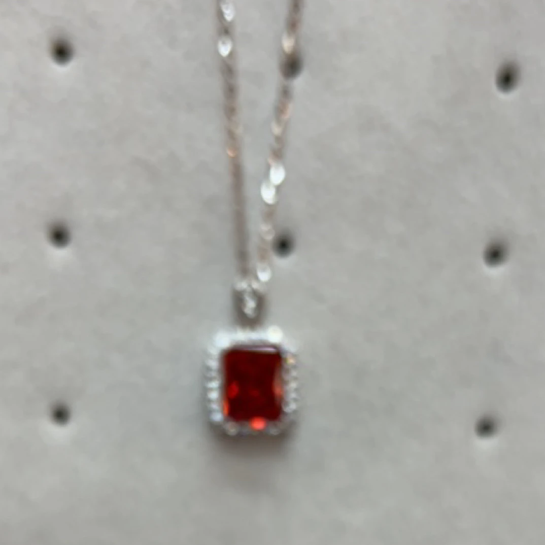 铜合金项链 18529 通体红方糖一圈镶嵌项链银色底 石头颜色有深浅