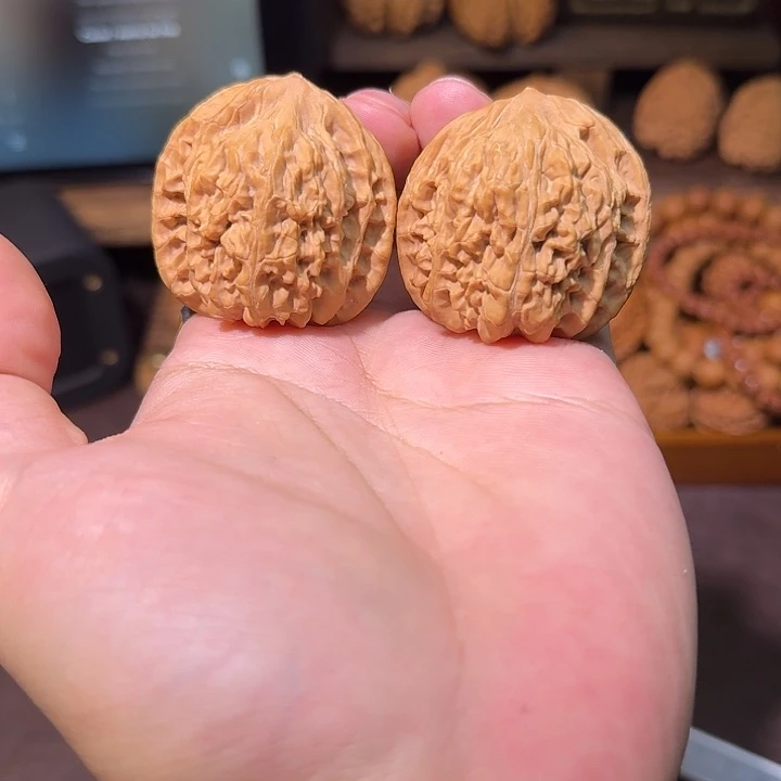 文玩核桃吊坠全品42望月（小磕尖）