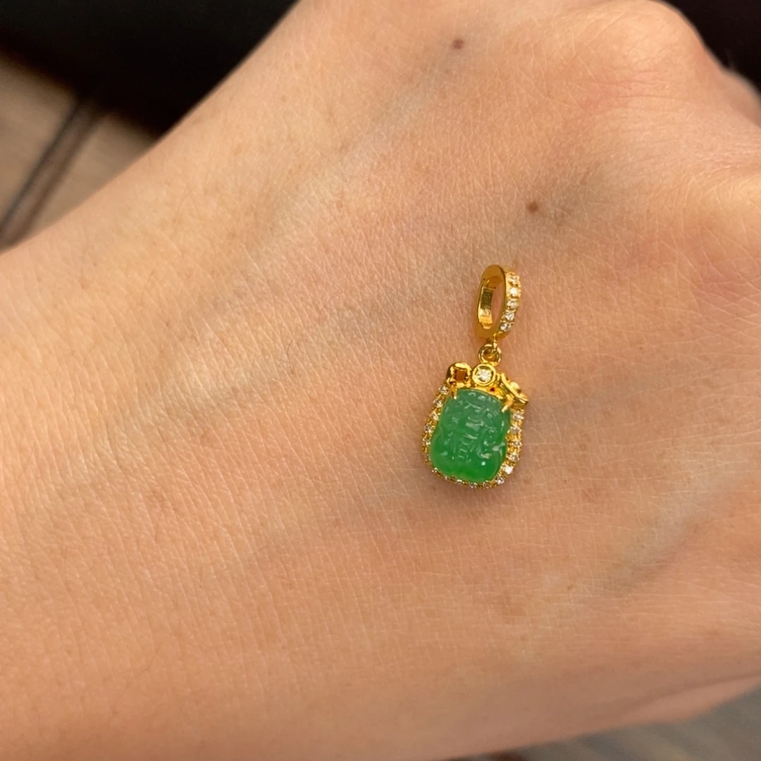 囍***财翡翠18K金镶嵌颈饰翡翠