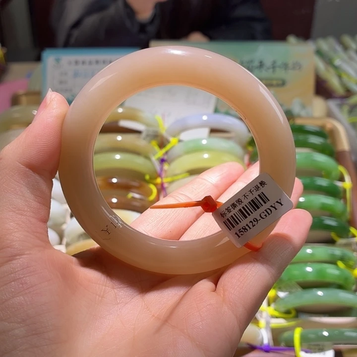 和田玉未镶嵌手镯37 56