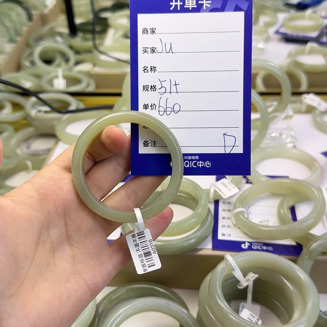 和田玉手镯未镶嵌J****