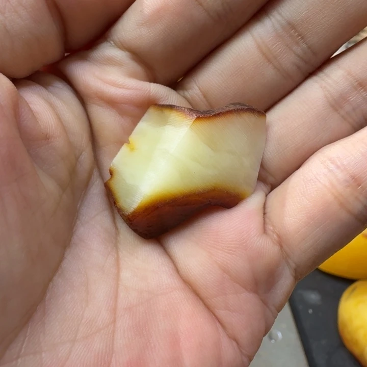 琥珀未镶嵌裸石小白蜡