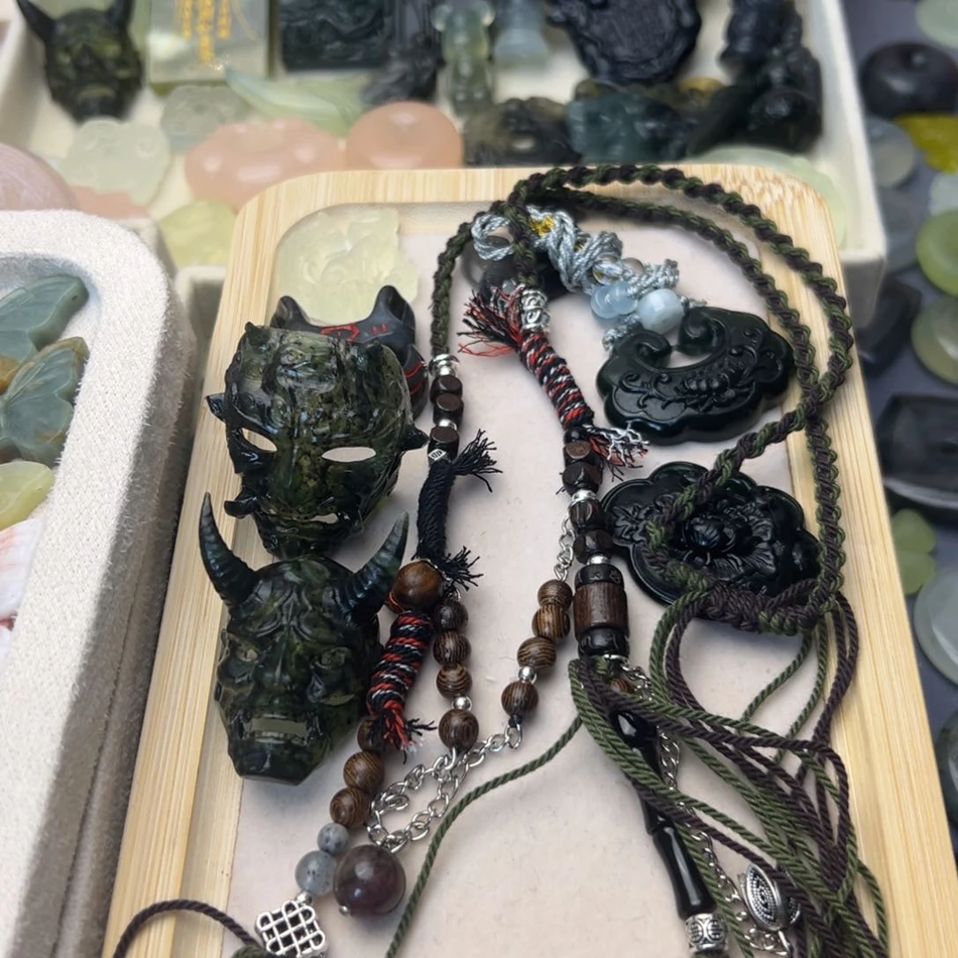 蛇纹石玉合金颈饰