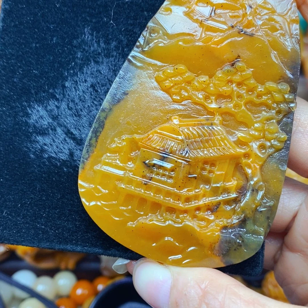 石英质玉（黄龙玉）未镶嵌颈饰