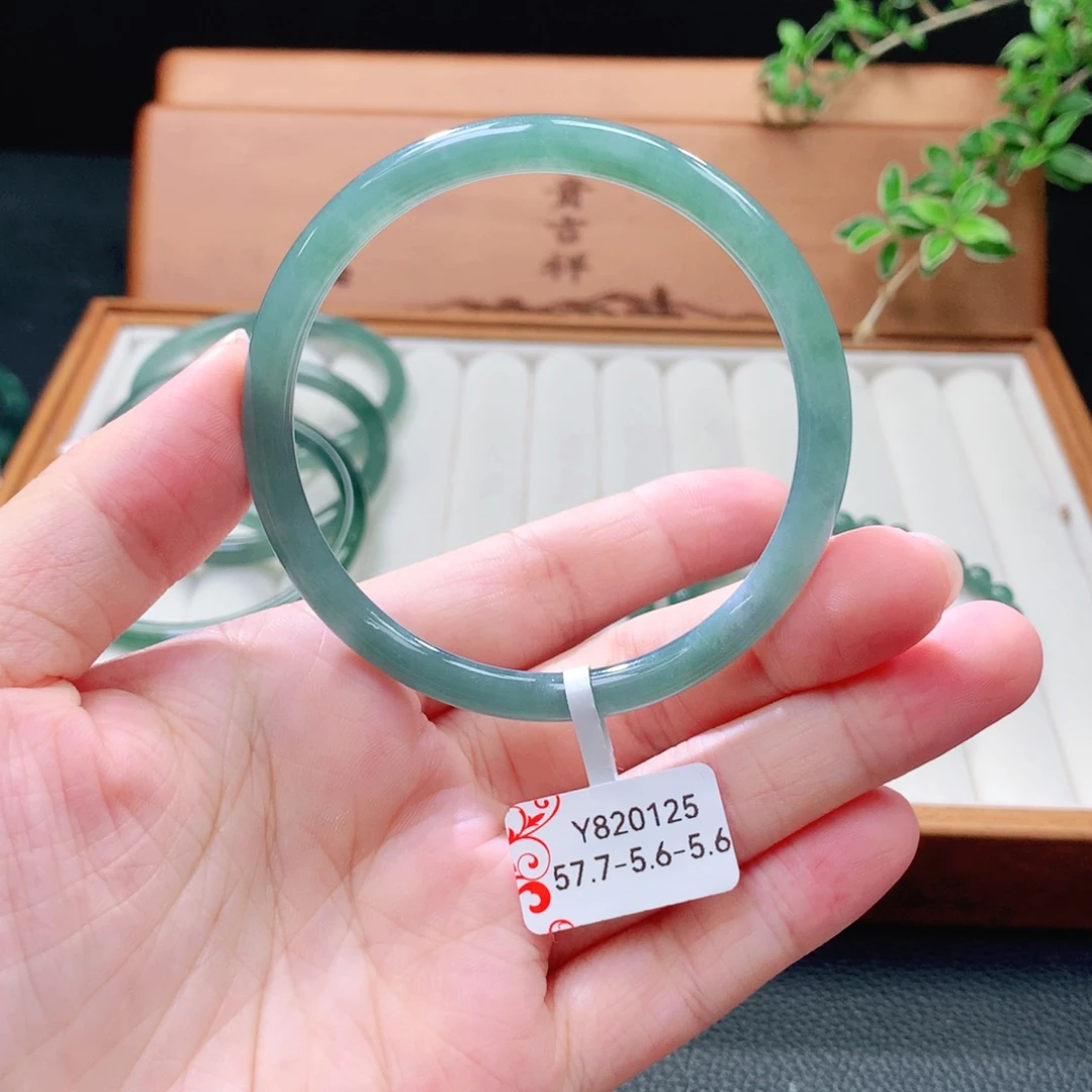 未镶嵌手镯（圆镯）翡翠
