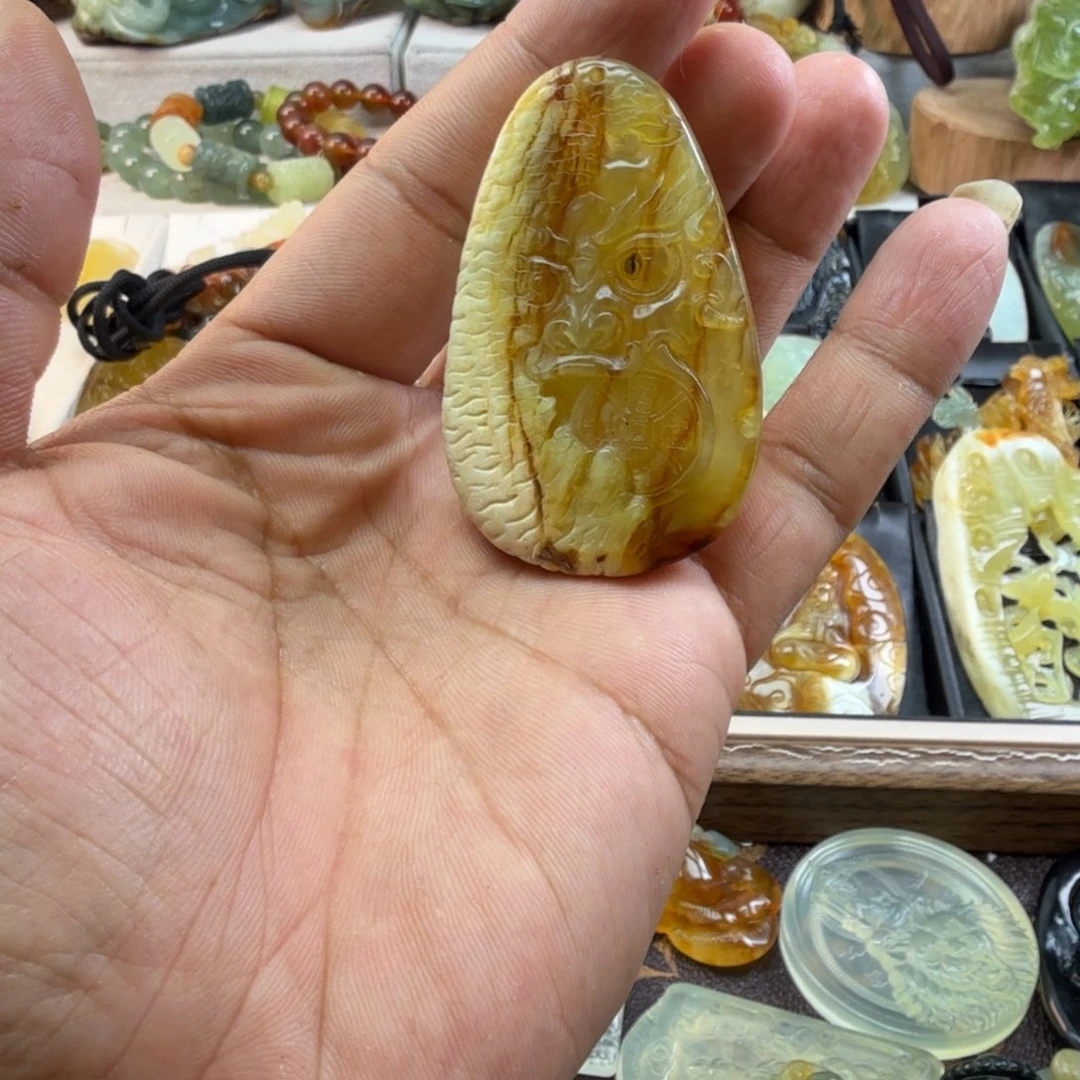 蛇纹石玉未镶嵌颈饰