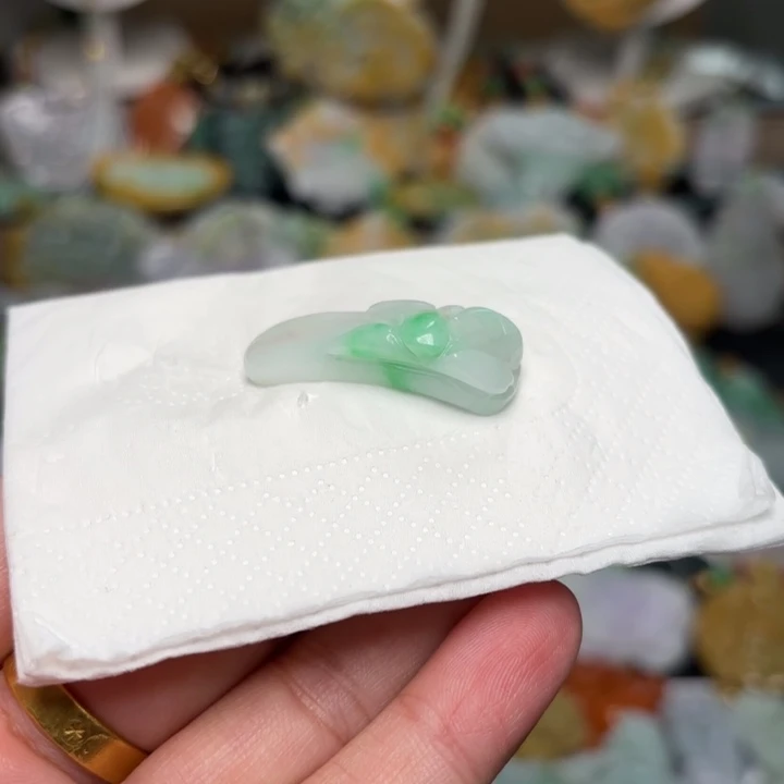 翡翠颈饰未镶嵌吊坠