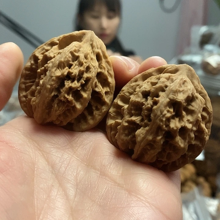文玩核桃把件39梅枝虎小众