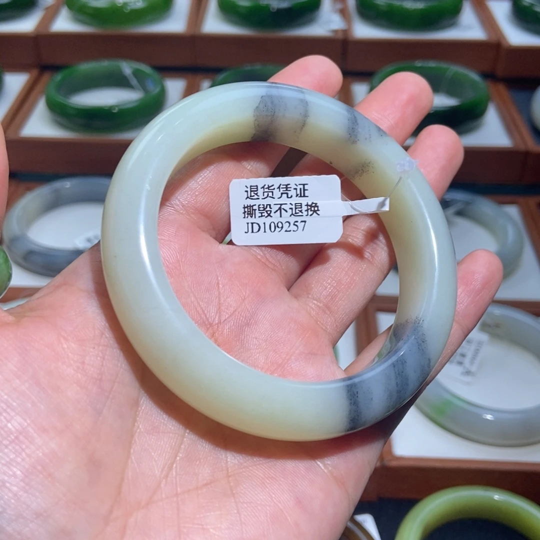 未镶嵌手镯和田玉且末奶黄青花