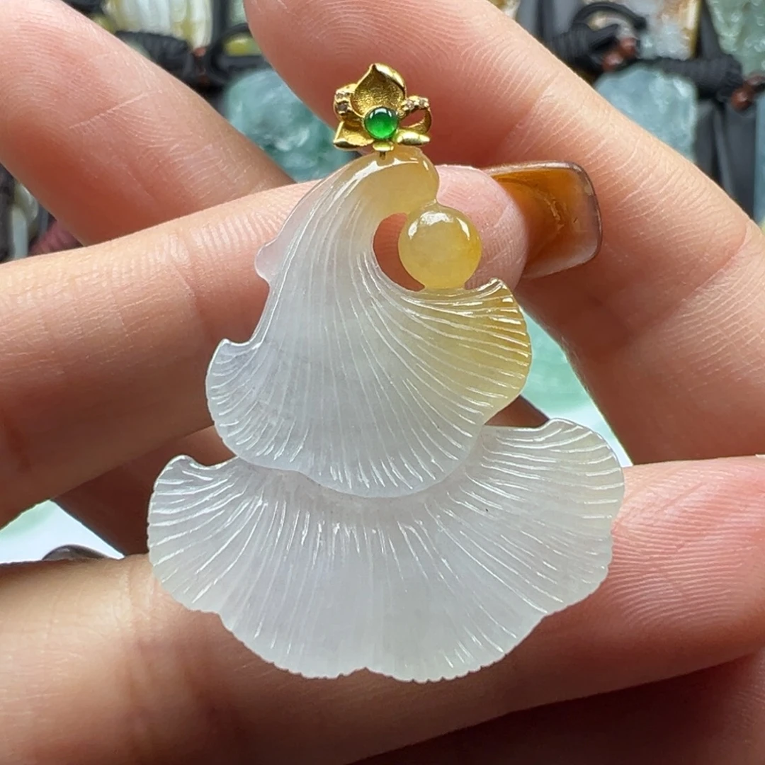 翡翠18K金镶嵌颈饰银杏叶