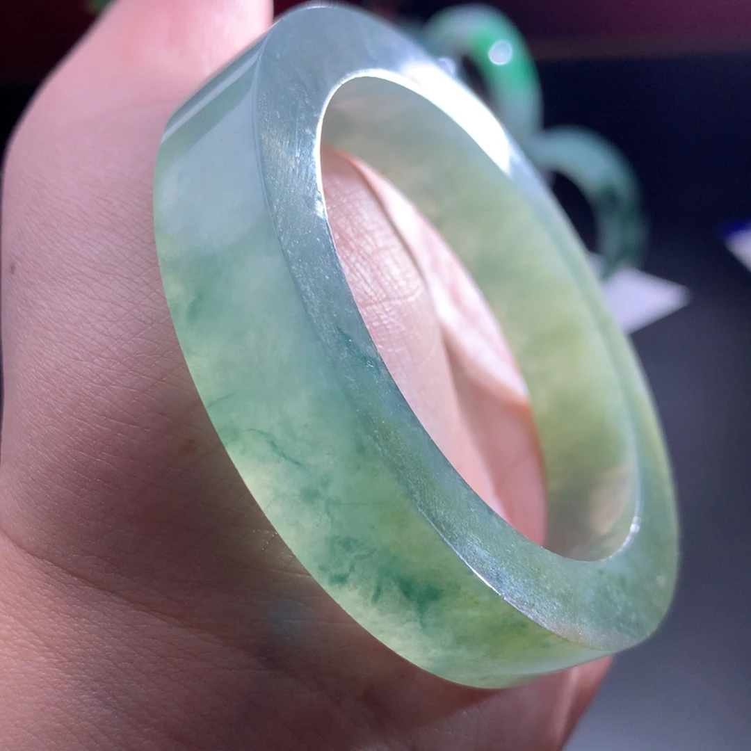 未镶嵌翡翠手镯定制翡翠
