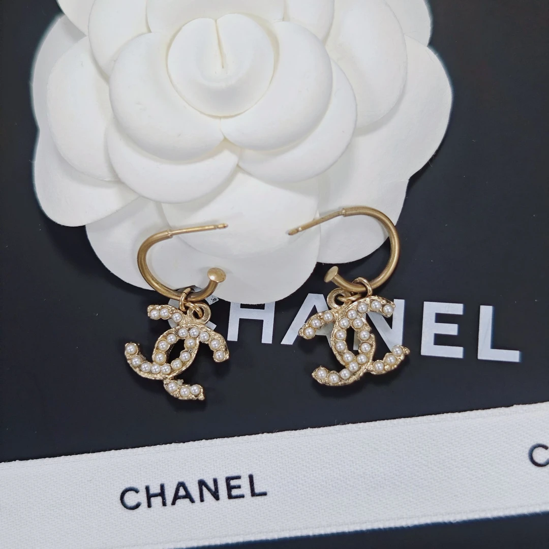 99新 Chanel/香奈儿 耳钩气质时尚金色凹陷珍珠艺术经典