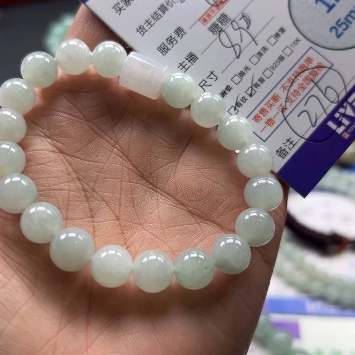 林***。翡翠未镶嵌颈饰翡翠