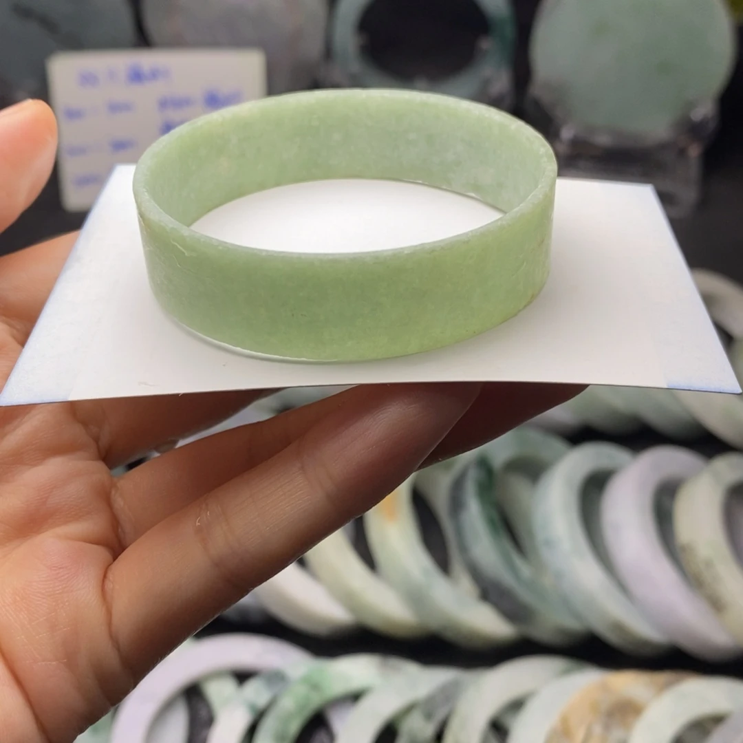 定制翡翠未镶嵌手镯
