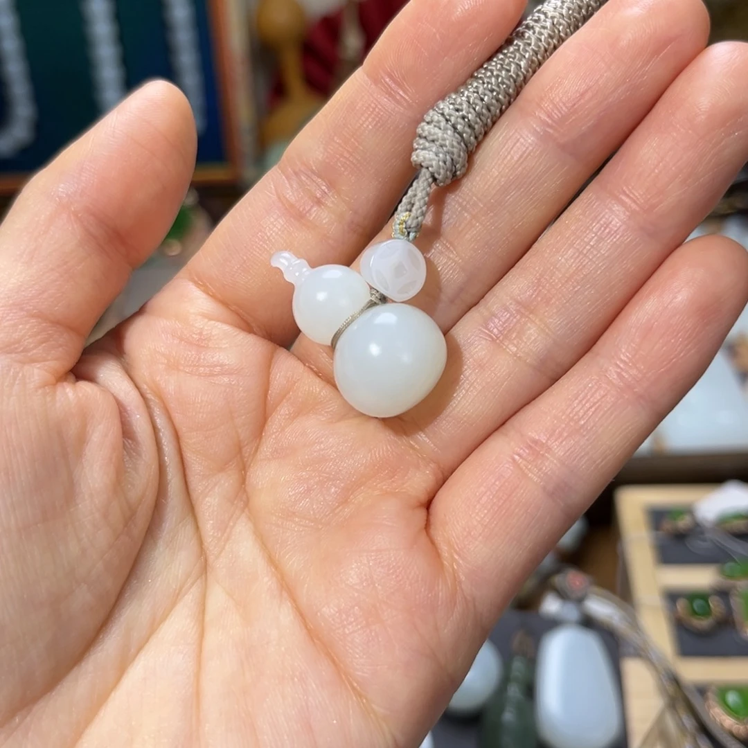 和田玉未镶嵌吊坠(赠链)