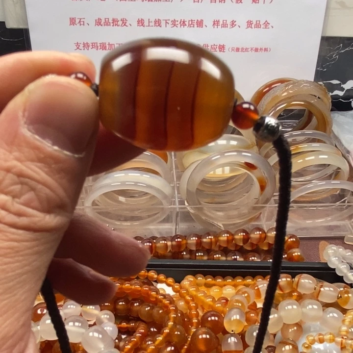玛瑙/玉髓手串未镶嵌陈*