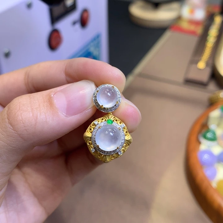 颈饰18K金镶嵌翡翠翡翠