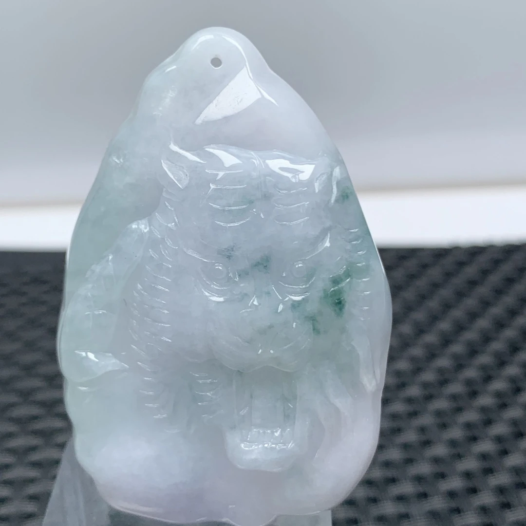 天然缅料翡翠A货虎牌吊坠淡紫罗兰飘花虎头挂件挂坠项坠冰透巧雕