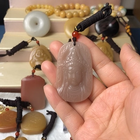 石英质玉未镶嵌颈饰