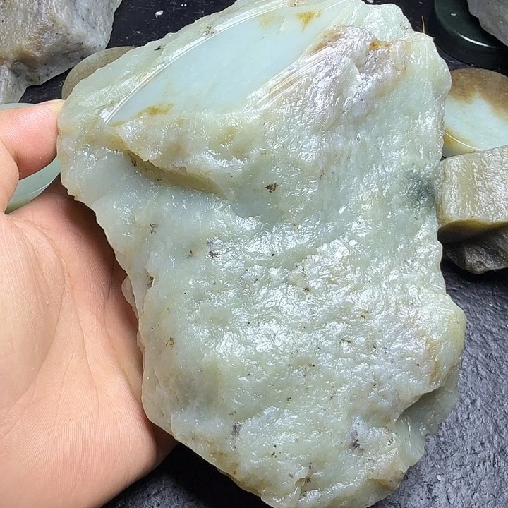 格***伦和田玉（糖玉）未镶嵌珠宝奇石