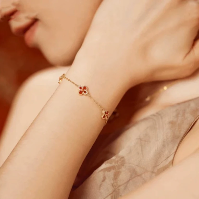 铜合金手链 《货号8972》年款红色四叶手链（链长15+5）