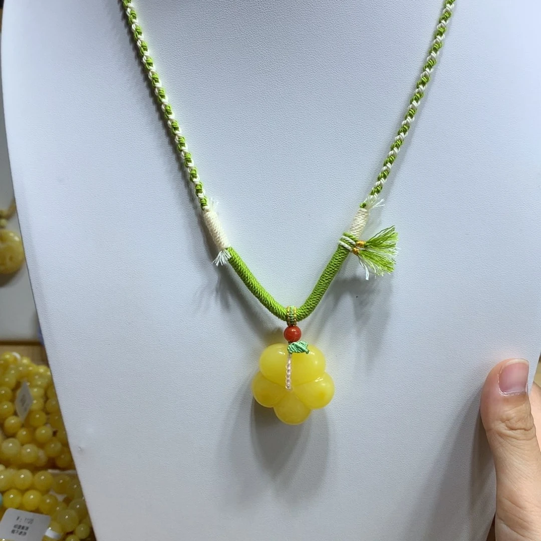 未镶嵌颈饰蜜蜡吊坠