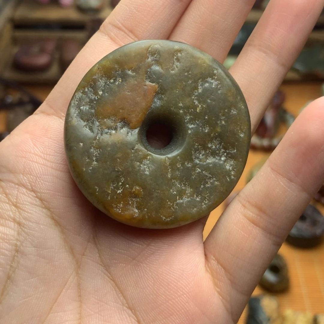 未镶嵌岫岩河磨玉（透闪石质玉）挂件