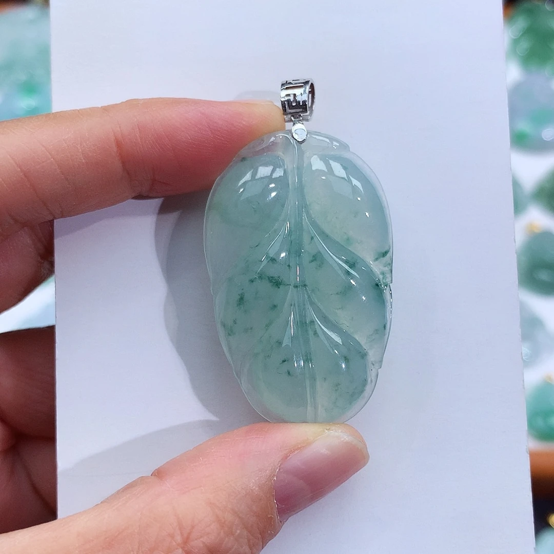 翡翠18K金镶嵌颈饰翡翠吊坠