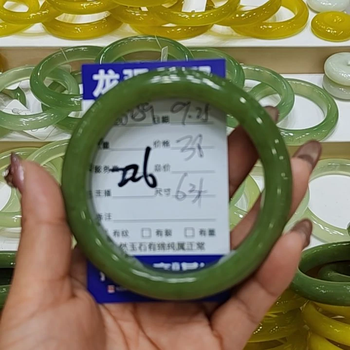 【闪购商品】未镶嵌岫玉手镯a****。岫玉