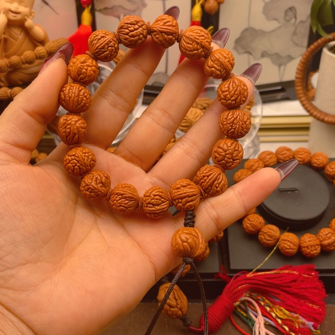 云***李手串桃核红红火火。红红火火