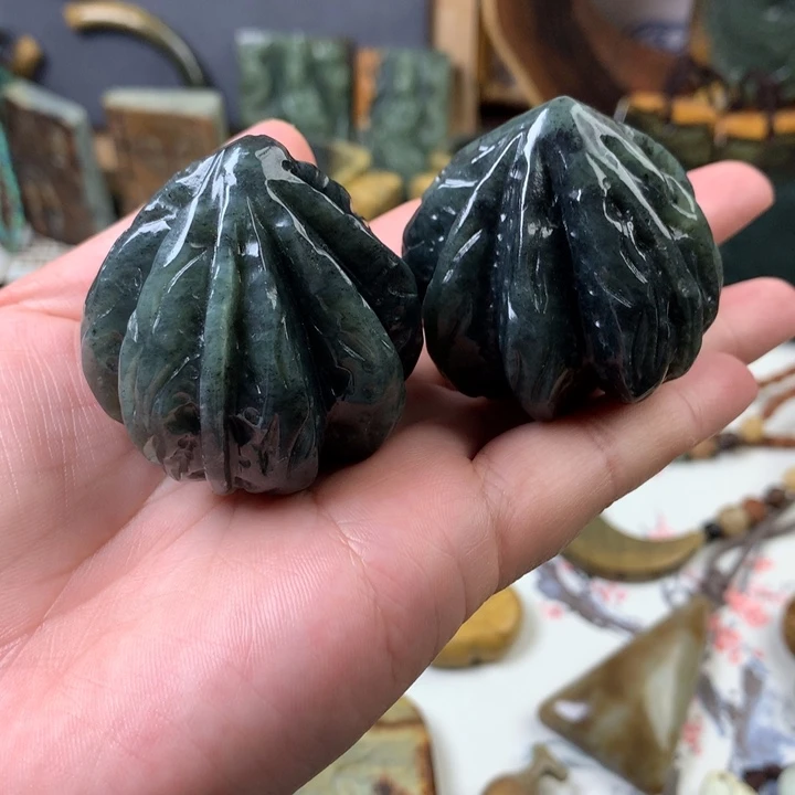 透闪石质玉未镶嵌颈饰