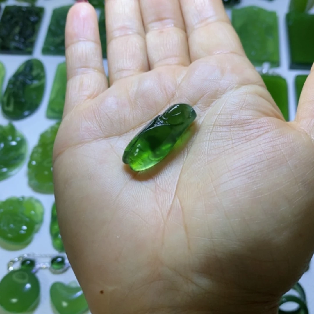 【闪购商品】蛇纹石玉颈饰未镶嵌