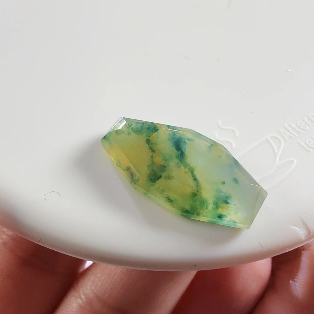 翡翠未镶嵌颈饰裸石