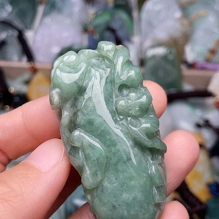 翡翠未镶嵌颈饰翡翠