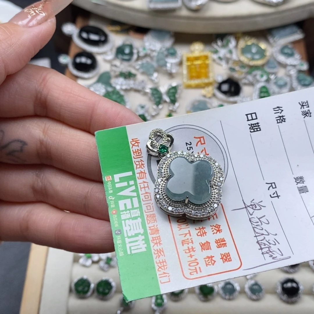 翡翠颈饰未镶嵌翡翠