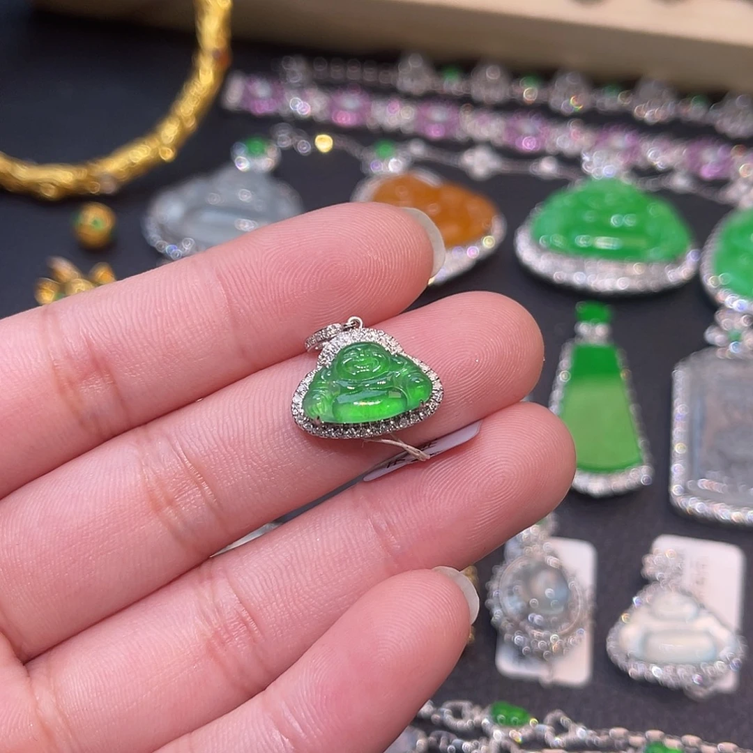 翡翠18K金镶嵌颈饰佛公