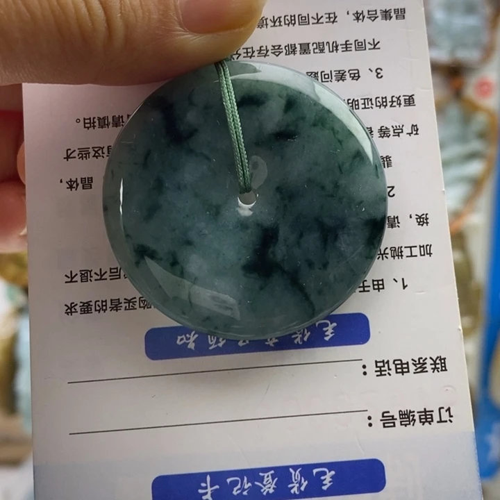 翡翠未镶嵌颈饰好