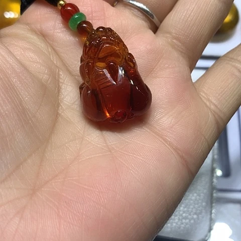 琥珀颈饰未镶嵌血珀貔貅