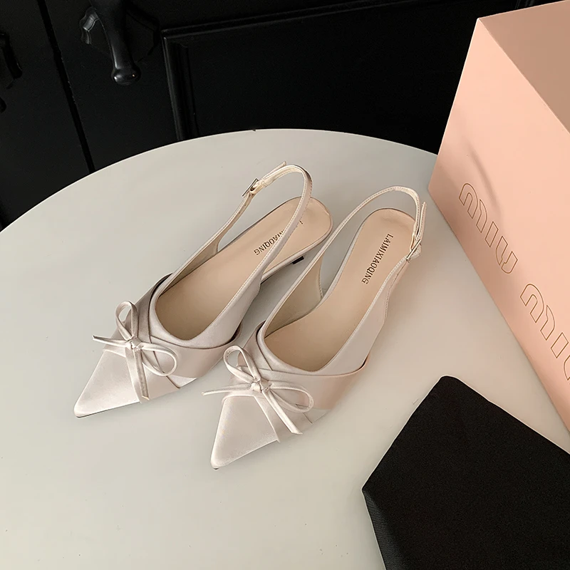 气质尖头凉鞋女款2025新款爆款夏季外穿轻奢鞋子加大加宽大码女鞋